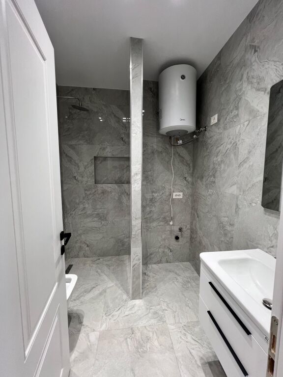 1+1 Apartment for Sale – Rruga Irfan Tomini, Tirana e Re - Image 4