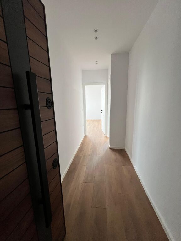 1+1 Apartment for Sale – Rruga Irfan Tomini, Tirana e Re - Image 5