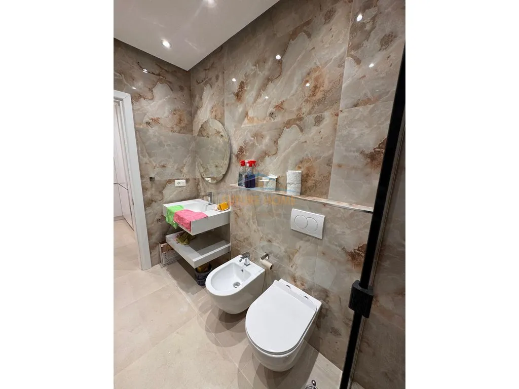 Disponojme apartament 2+1 me Qera, Rruga Sulejman Pasha Tirane - Foto 9