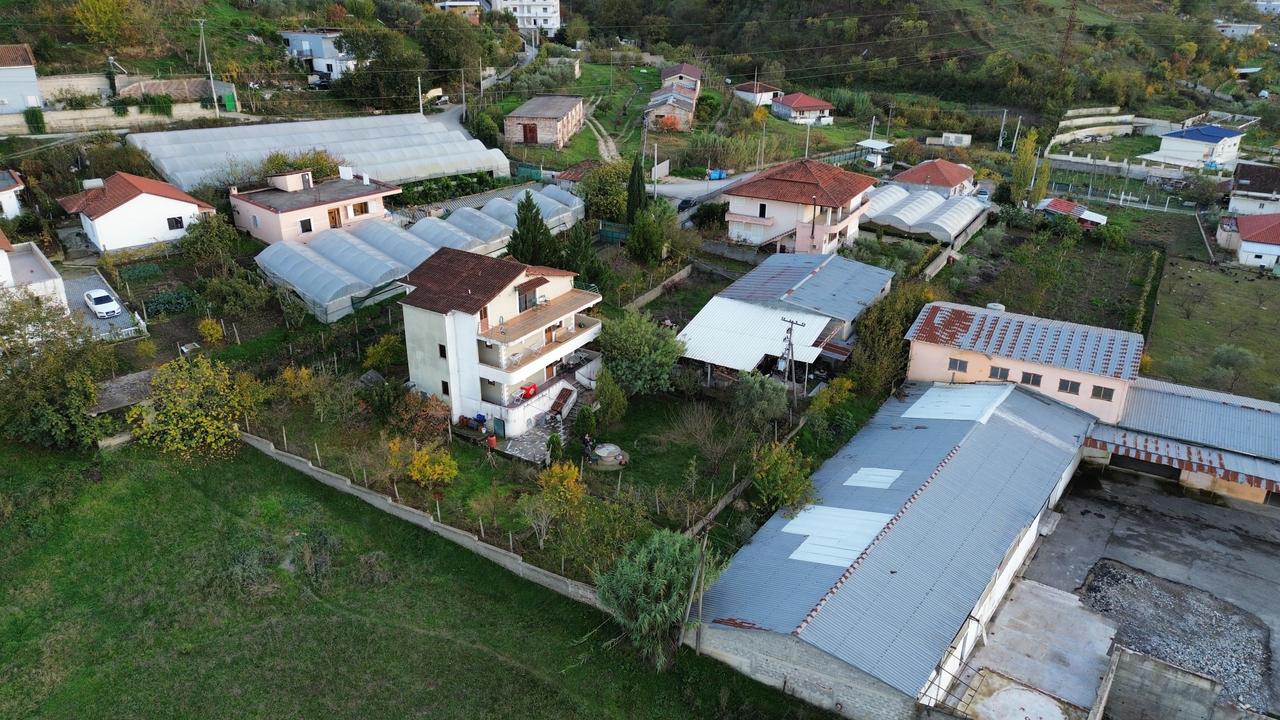 3-Story Villa for Sale with Title Deed – Near Ura e Beshirit, Pezë Helmës - Image 3