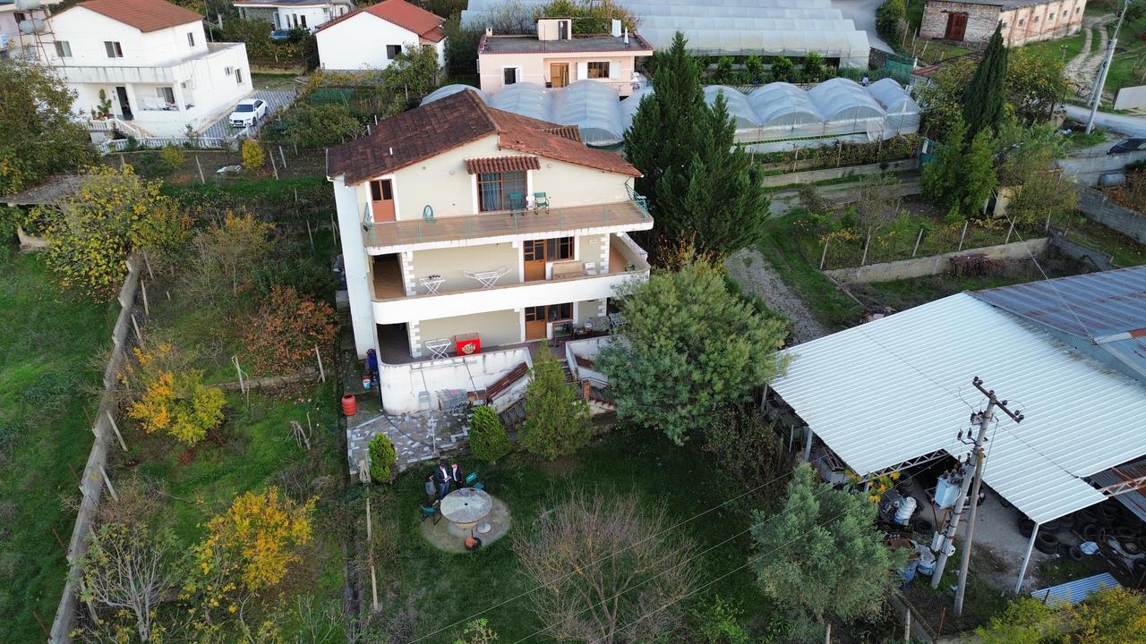 3-Story Villa for Sale with Title Deed – Near Ura e Beshirit, Pezë Helmës - Image 6