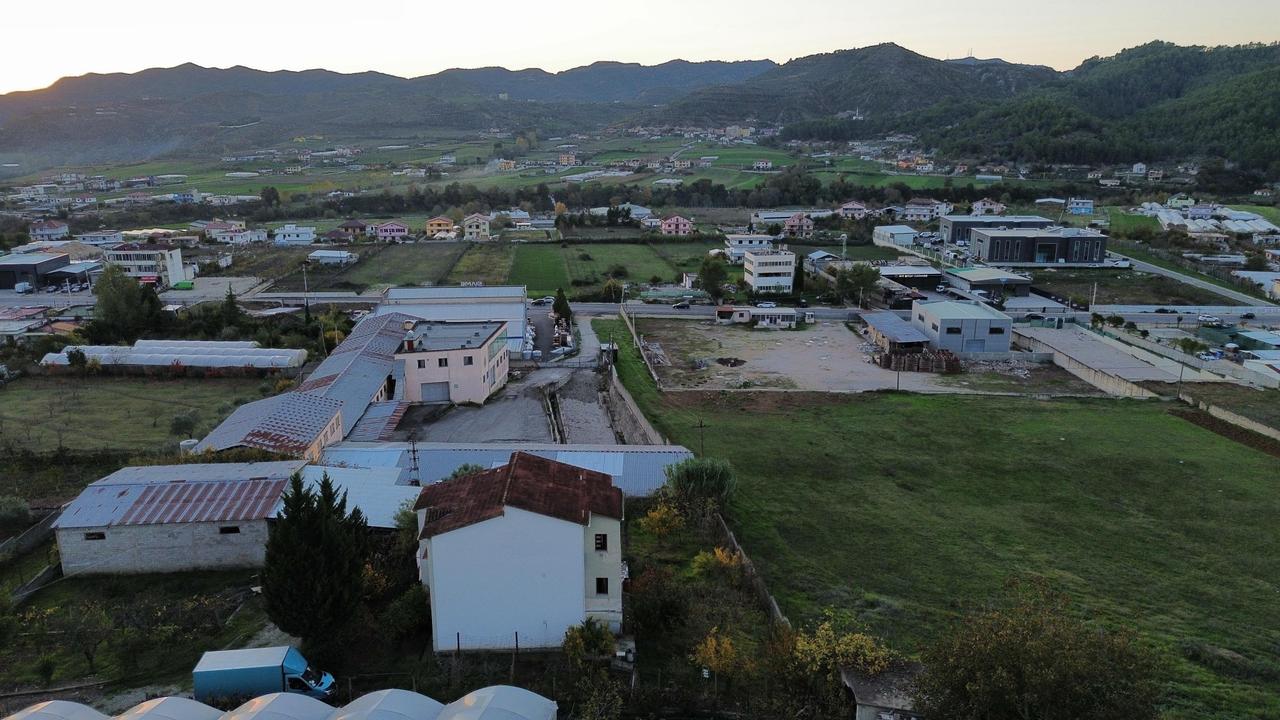 3-Story Villa for Sale with Title Deed – Near Ura e Beshirit, Pezë Helmës - Image 7
