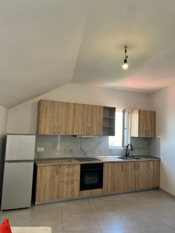 2+1 Private House for Rent on Rruga Misto Mame - Image 2