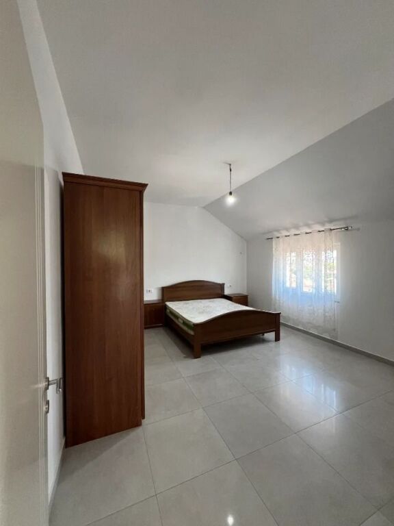 2+1 Private House for Rent on Rruga Misto Mame - Image 3