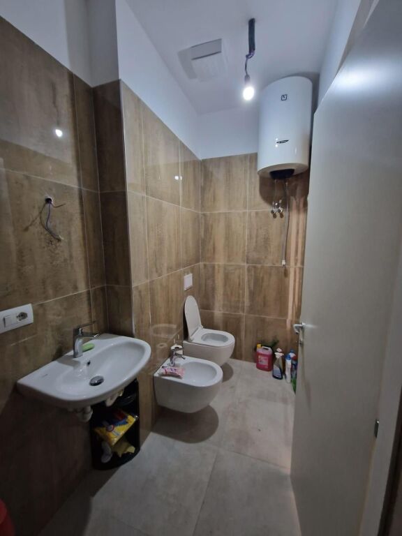 2+1 Apartment for Rent, Garden Building, Rruga e Kavajes - Image 2