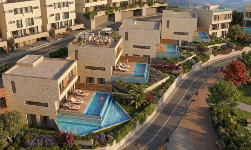 FOR SALE: TRIPLEX VILLA WITH POOL – SWAN LAKE - Image 2