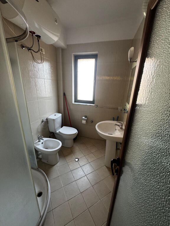 1-bedroom Apartment for rent – Rruga Kongresi Manastirit - Image 5