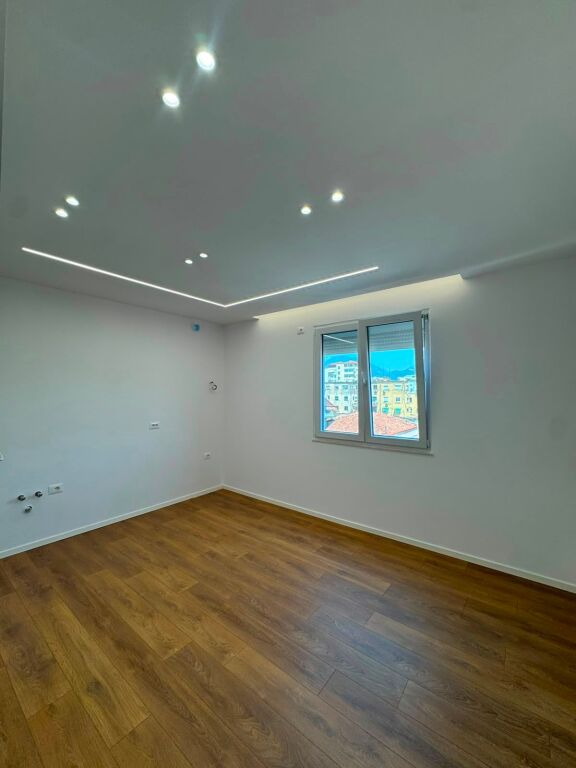 2+1 Apartment for Sale on Rruga Bardhyl - Image 4