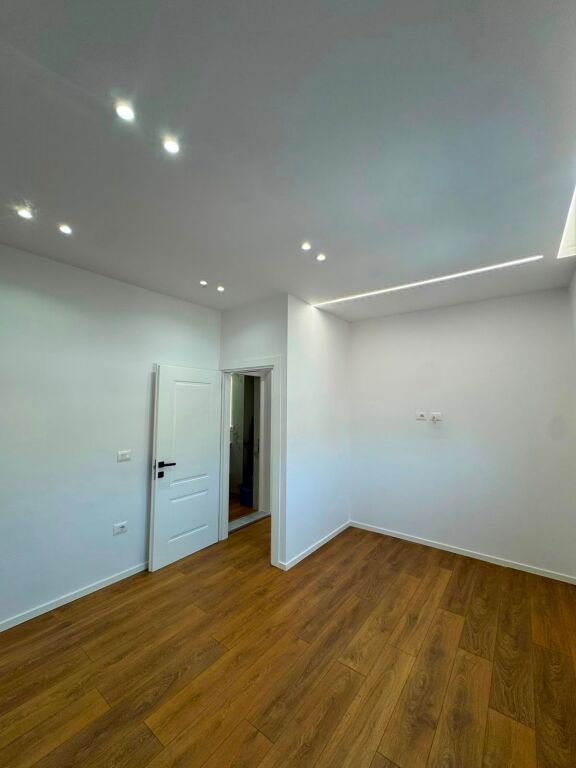 2+1 Apartment for Sale on Rruga Bardhyl - Image 5